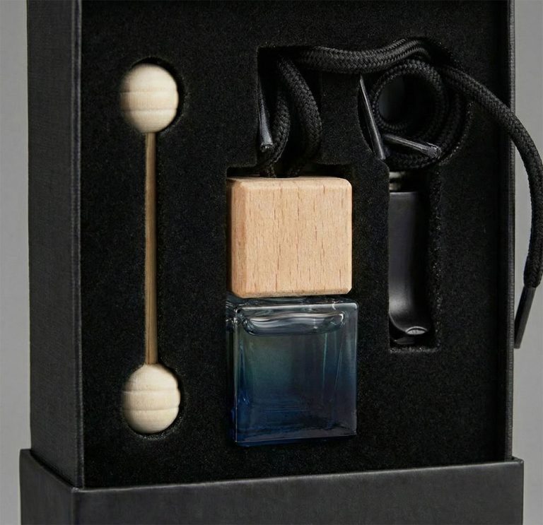 Dišava za avto Carfumo closeup fotografija