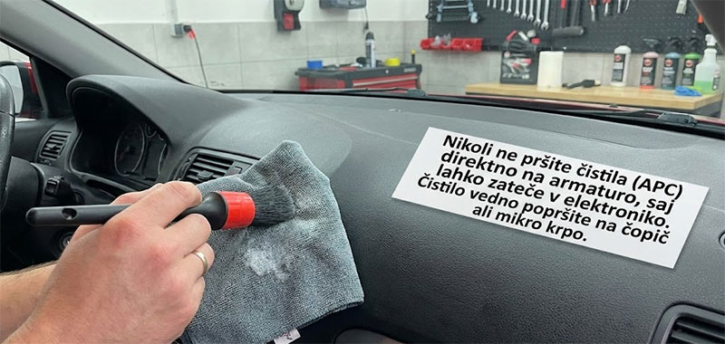 Globinsko čiščenje avta - čiščenje armature in plastike